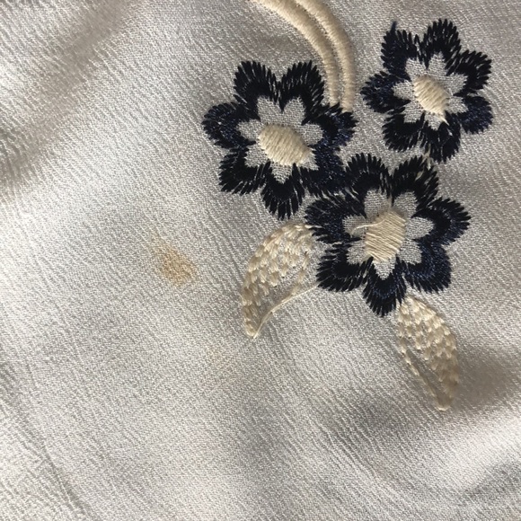 Super cute Embroidered blouse size M - Picture 4 of 5